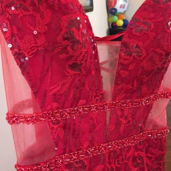 Stunning red lace with sparkle prom dress! - Picture 8 of 14
